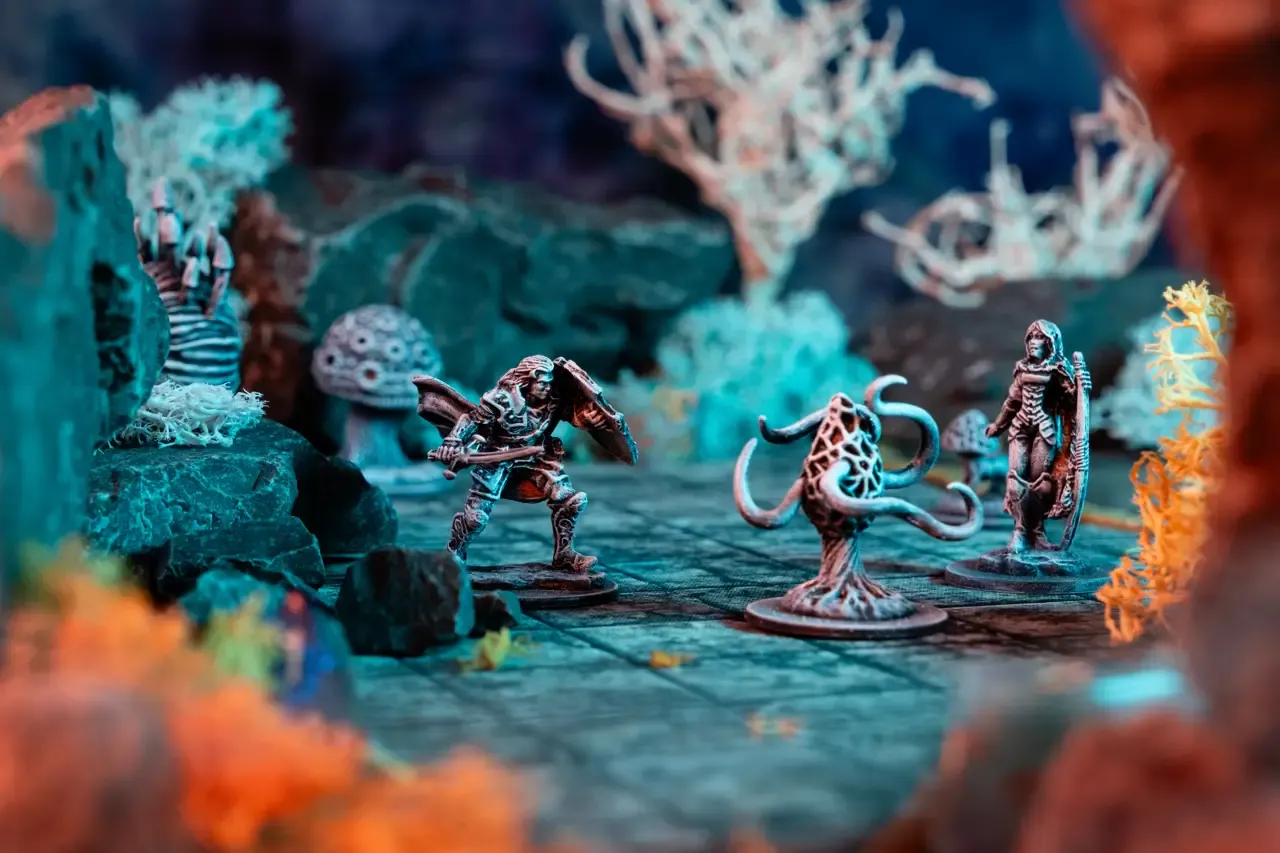 Besker and Nellandra fighting a Violent Fungus in Seagrow Caves